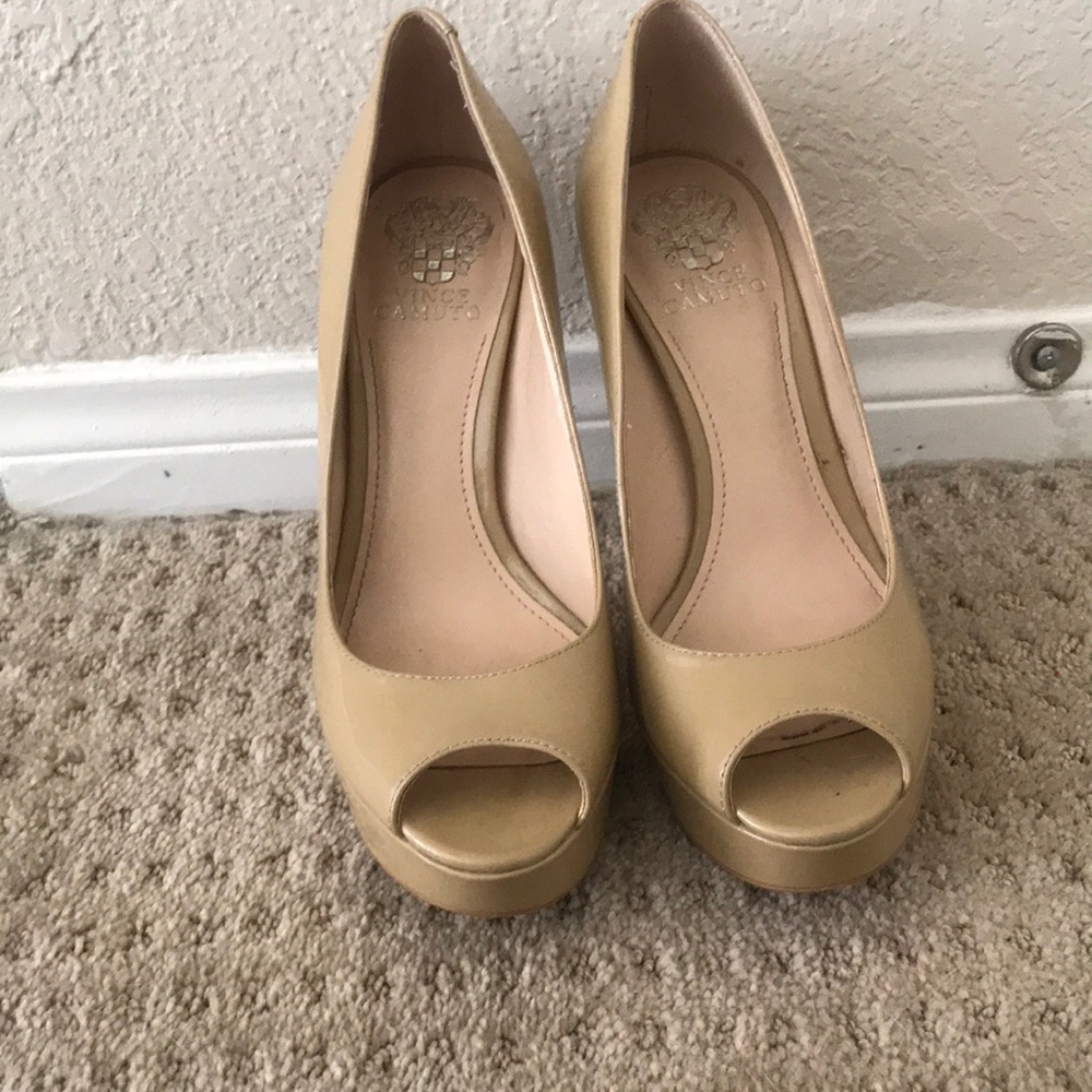 Vince Camuto Lorim peep toe pump
